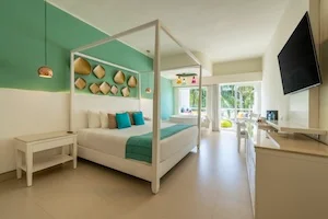 https://www.palmarbeachresortandspa.com.mx/galleries/Suites/DELUXE KING REM.webp